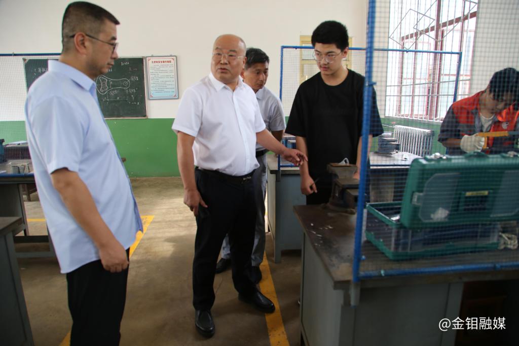 20230912-柳總視察技工學校-與實習學生交流 (4).JPG