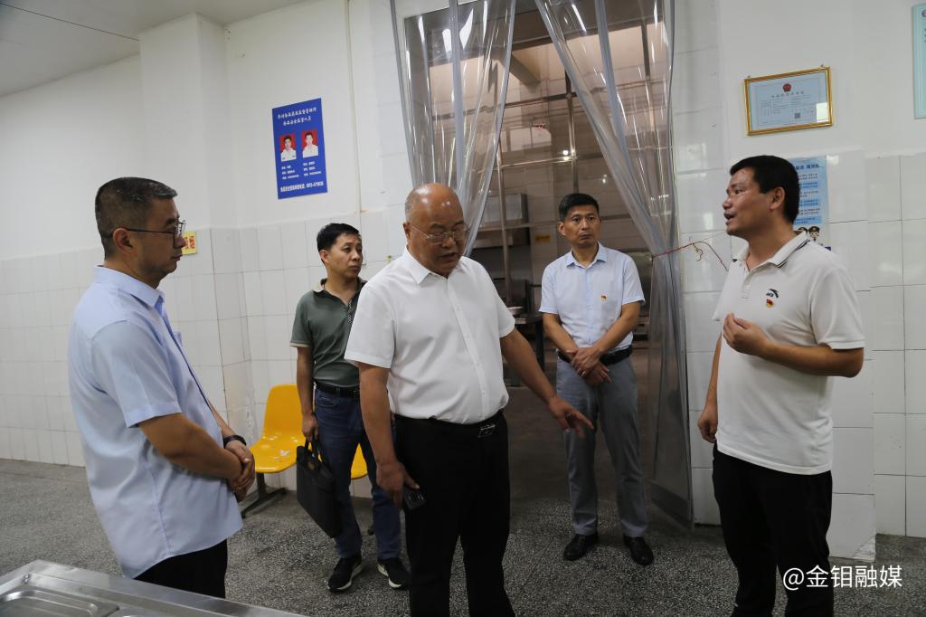 20230912-柳總視察技工學校-與食堂負責人交流 .JPG