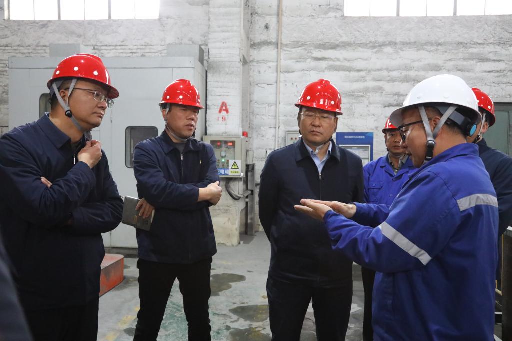 20250312-嚴(yán)平在金鉬股份礦山分公司強(qiáng)調(diào):以“時時放心不下”的心態(tài) 確保安全生產(chǎn)形勢穩(wěn)定向好 (4).jpg